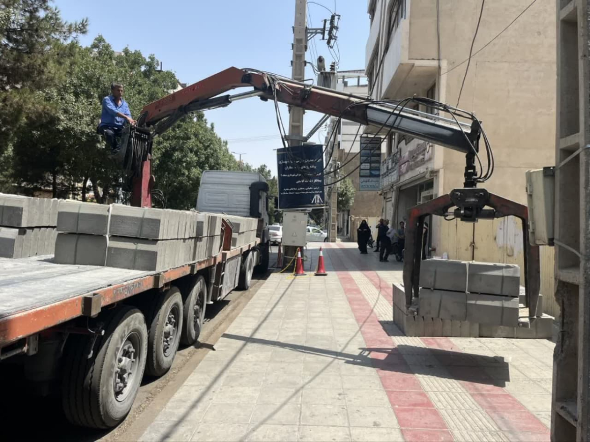 آغاز اصلاح جداول و پیاده‌روسازی بلوار شهید عطاران قم